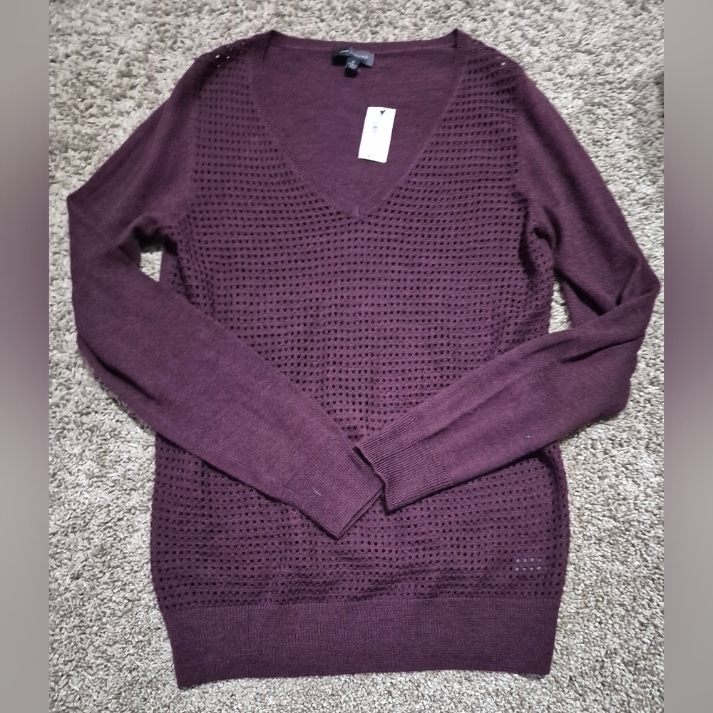 NWT The Limited Women's  Size Small Open Weave V-neck  Purple Sweater